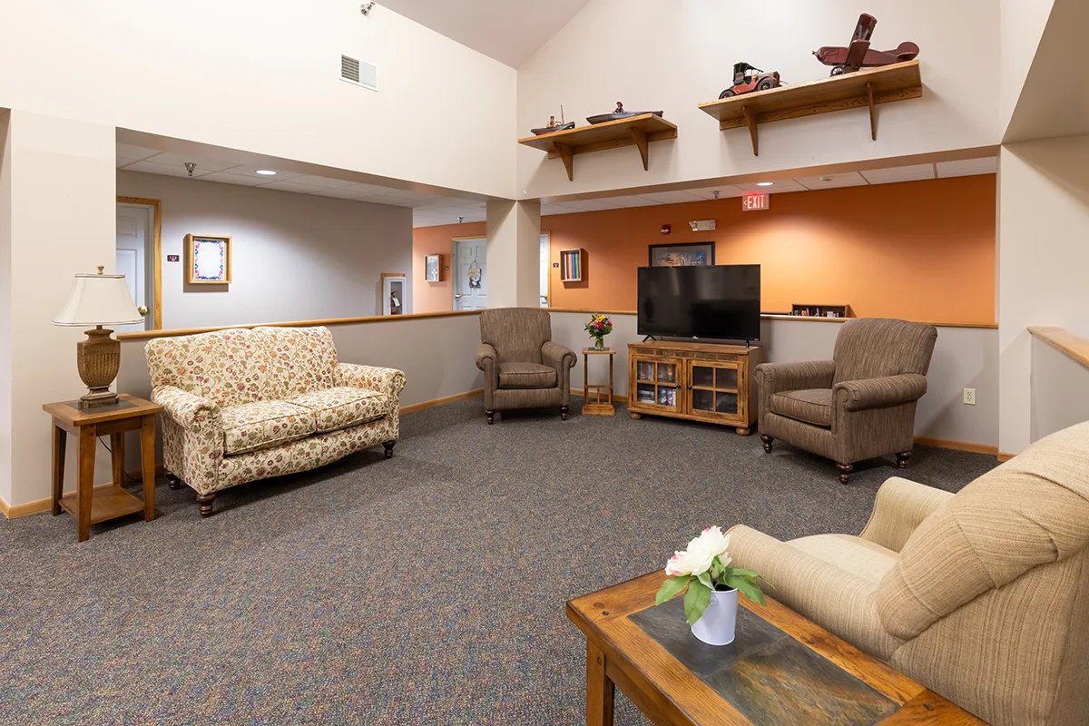 https://www.jaybirdseniorliving20.net/wp-content/uploads/2023/09/clover_ridge_24_1200px.webp