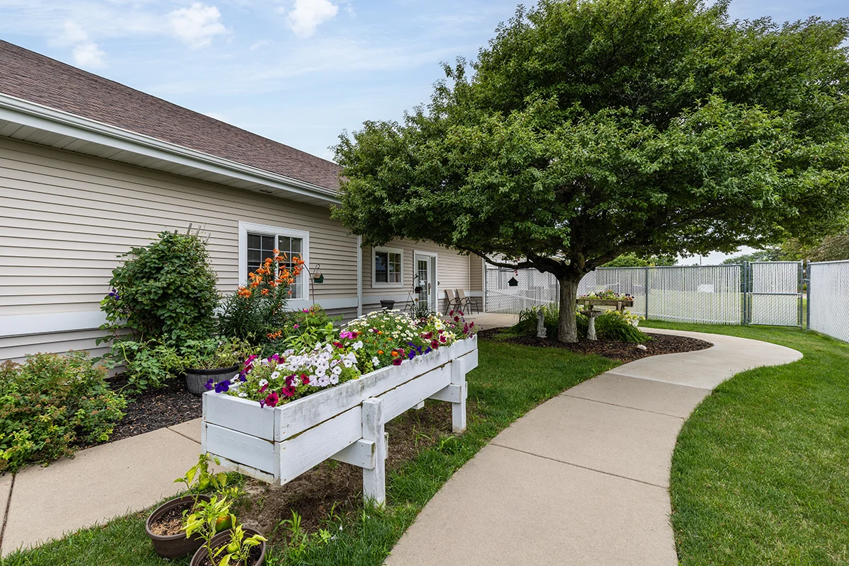 https://www.jaybirdseniorliving20.net/wp-content/uploads/2023/09/clover_ridge_25_1200px.webp