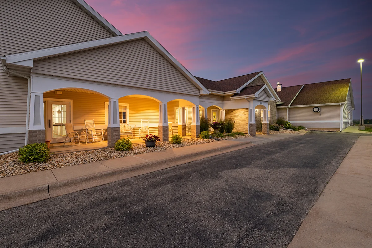 https://www.jaybirdseniorliving20.net/wp-content/uploads/2023/09/clover_ridge_32_1200px.webp