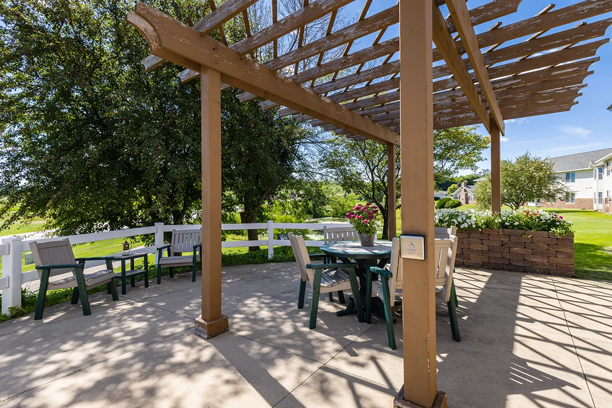https://www.jaybirdseniorliving20.net/wp-content/uploads/2023/09/meadow-lakes_03_1200.webp