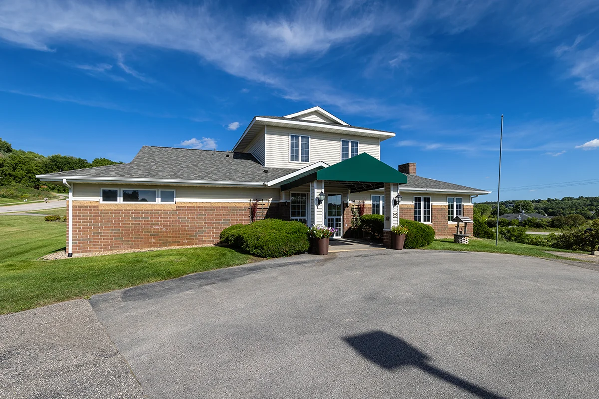 https://www.jaybirdseniorliving20.net/wp-content/uploads/2023/09/meadow-lakes_25_1200.webp