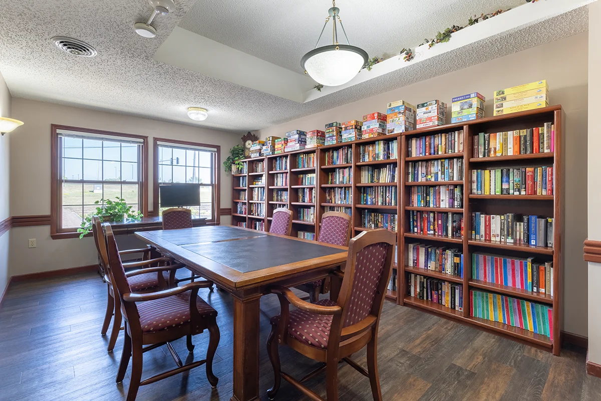 https://www.jaybirdseniorliving20.net/wp-content/uploads/2023/09/sunset-park_03_1200.webp