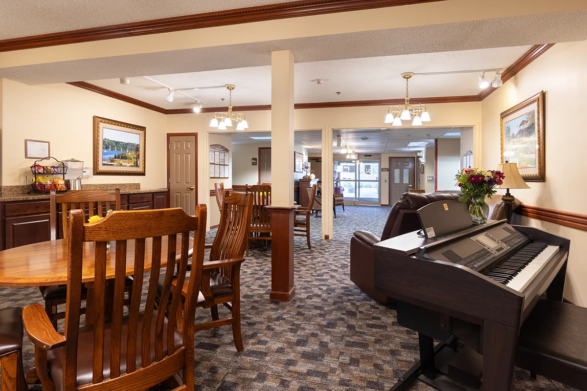 https://www.jaybirdseniorliving20.net/wp-content/uploads/2023/09/sunset-park_23_1200.webp