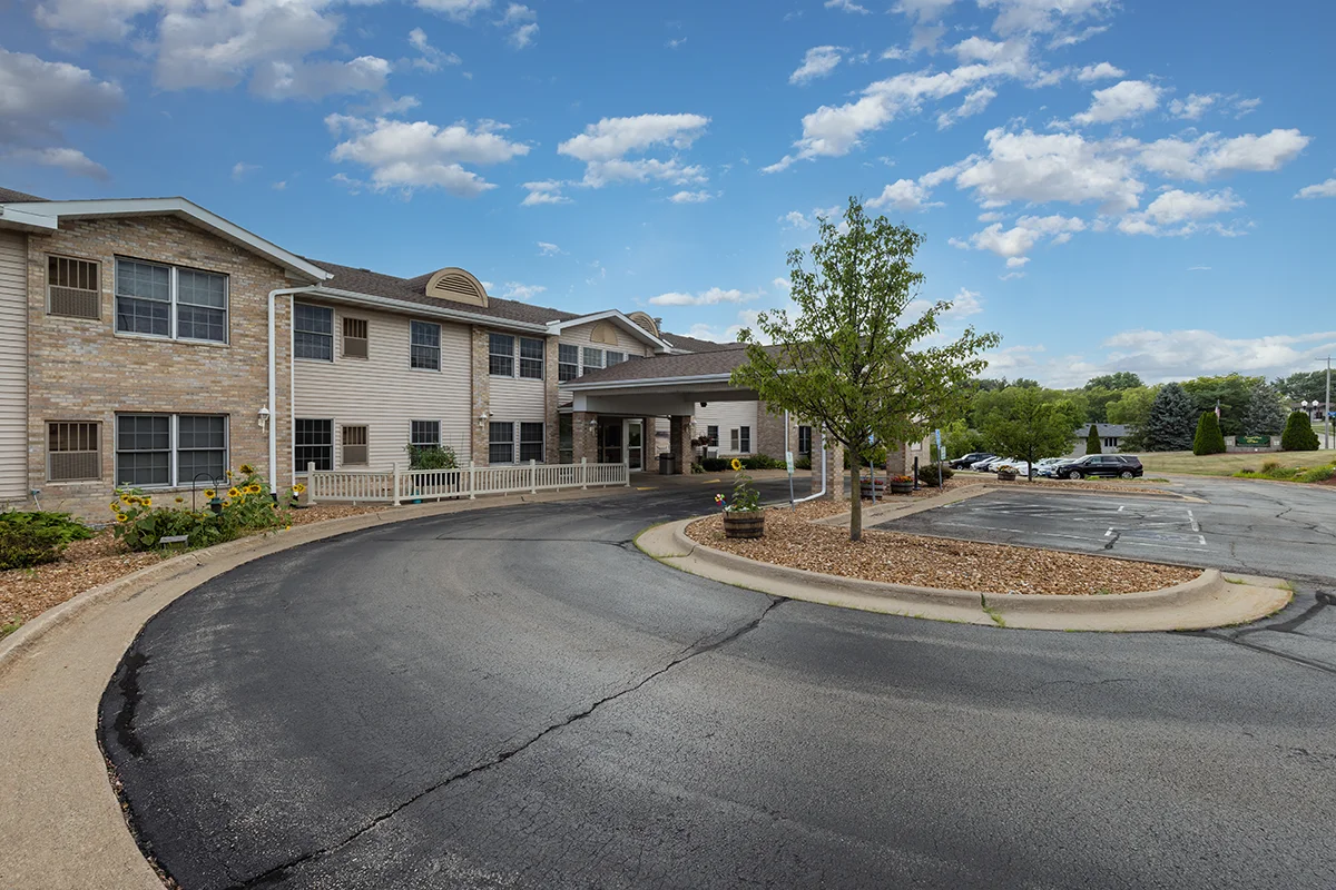 https://www.jaybirdseniorliving20.net/wp-content/uploads/2023/09/sunset-park_41_1200.webp