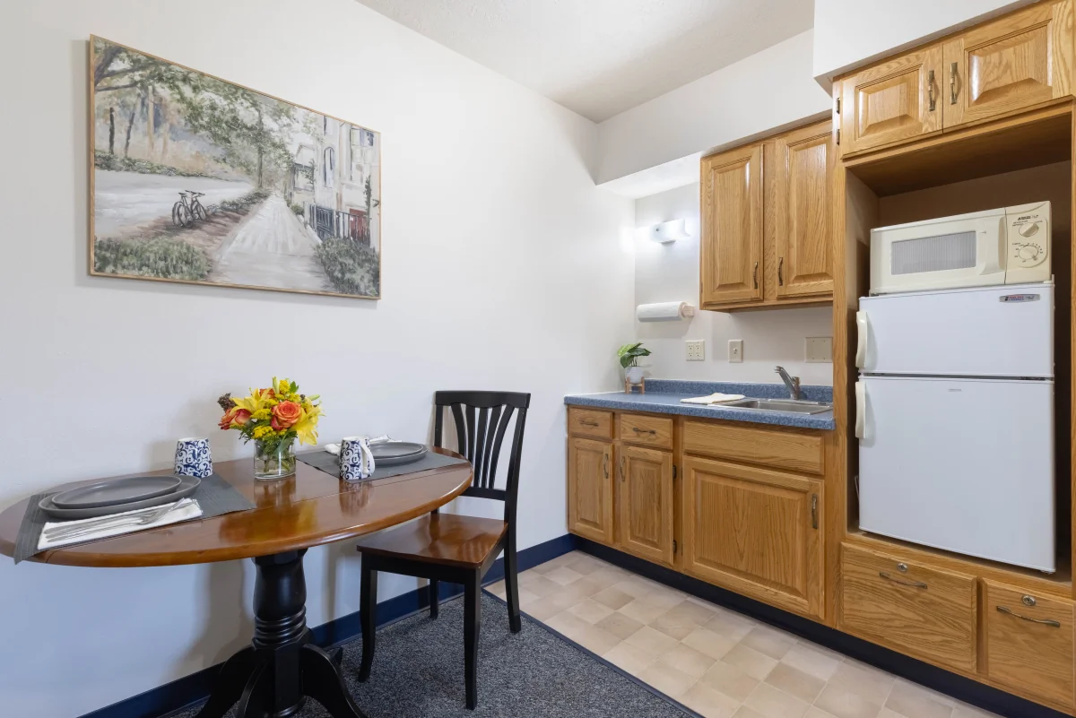 https://www.jaybirdseniorliving20.net/wp-content/uploads/2023/12/Holstein_Senior_Living_10_1200.webp