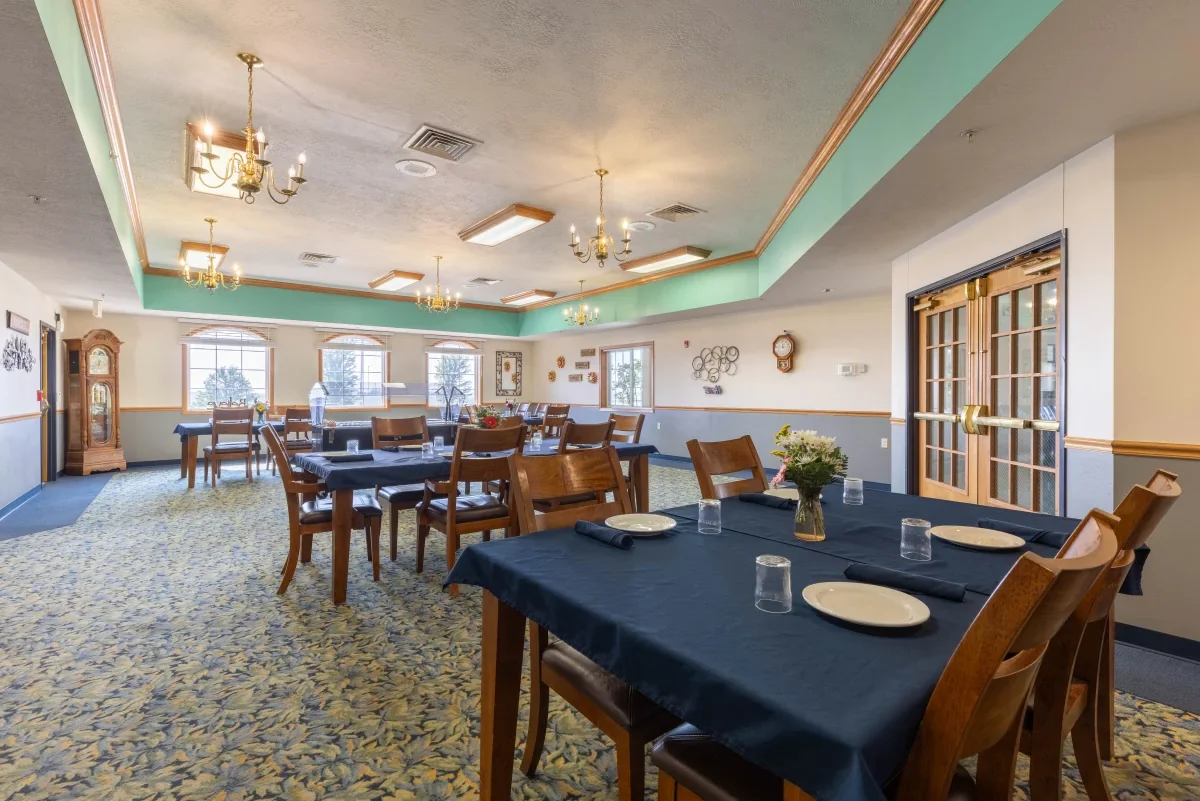 https://www.jaybirdseniorliving20.net/wp-content/uploads/2023/12/Holstein_Senior_Living_16_1200-e1703620500517.webp