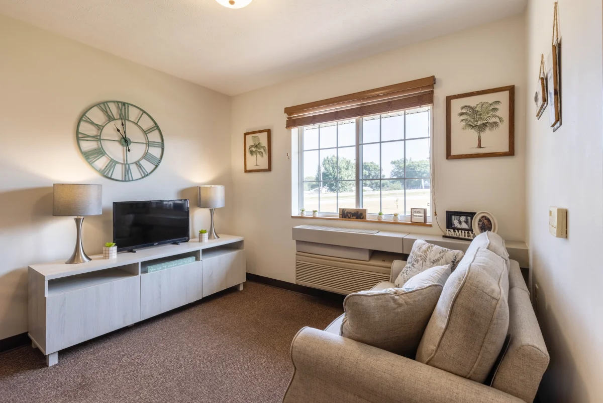 https://www.jaybirdseniorliving20.net/wp-content/uploads/2023/12/Lawton_Senior_Living_12_1200.webp