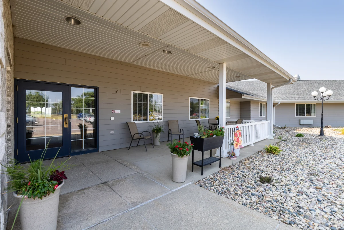 https://www.jaybirdseniorliving20.net/wp-content/uploads/2023/12/Lawton_Senior_Living_16_1200.webp