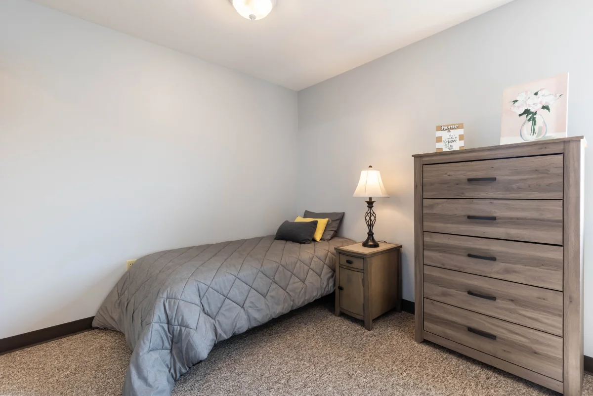 https://www.jaybirdseniorliving20.net/wp-content/uploads/2023/12/Manning_Senior_Living_09_1200.webp