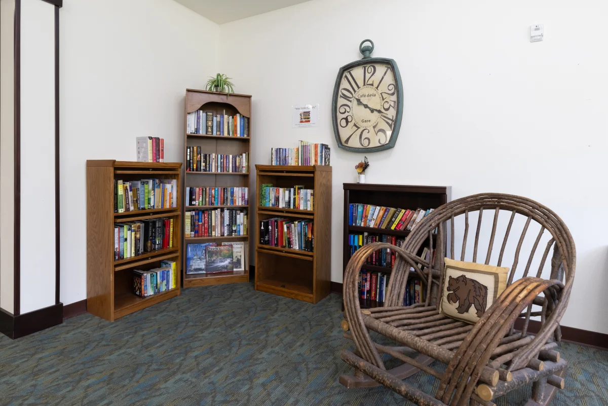 https://www.jaybirdseniorliving20.net/wp-content/uploads/2023/12/Milestone_Senior_Living_Woodruff_09_1200.webp