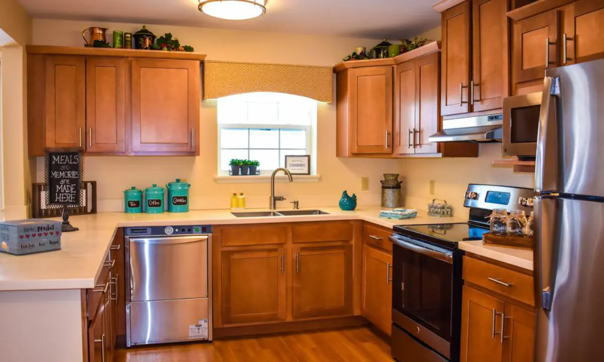 https://www.jaybirdseniorliving20.net/wp-content/uploads/2024/07/Kitchen.webp