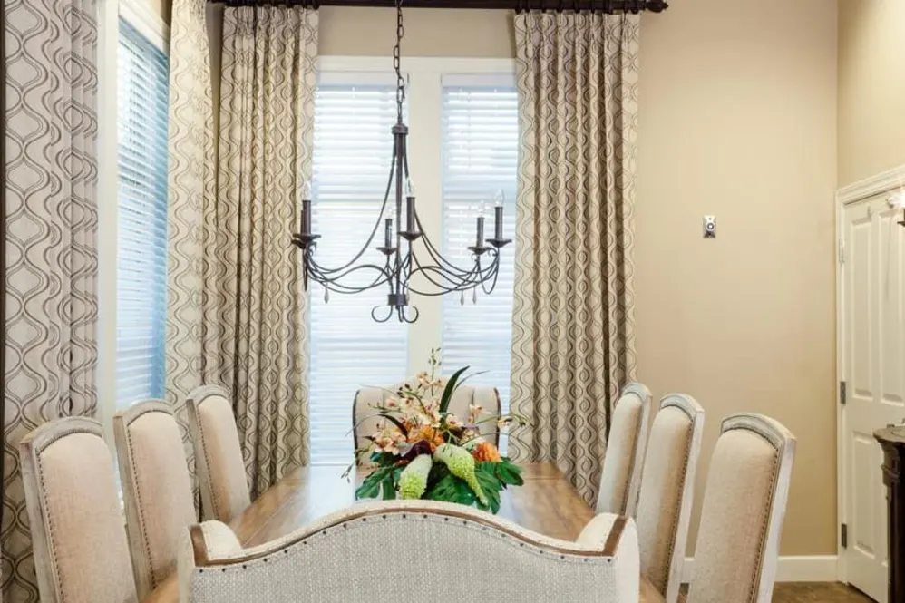 https://www.jaybirdseniorliving20.net/wp-content/uploads/2025/04/ultl1e870ueewndjknkj.webp