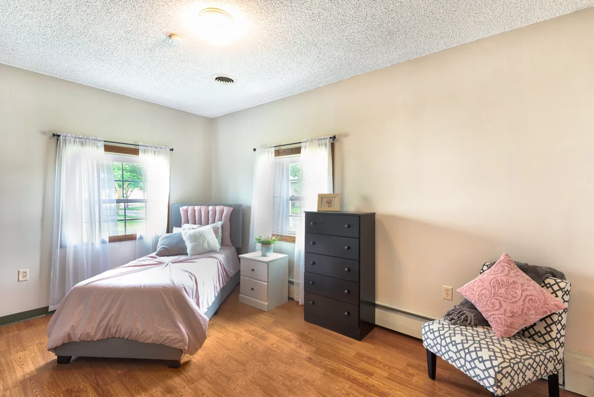 https://www.jaybirdseniorliving20.net/wp-content/uploads/2025/09/05-AutumnGrace_118RavenCt_II-5581267_PHO-17.webp
